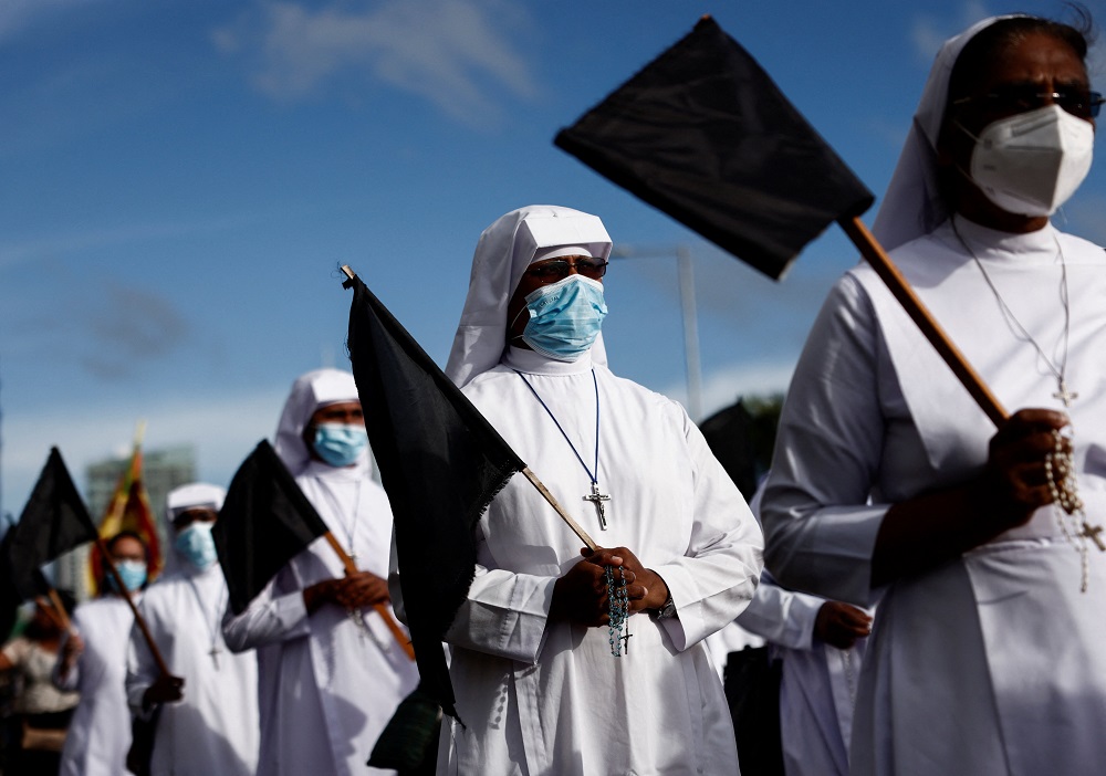 Women religious march with black flags during a May 28 protest in Colombo, Sri Lanka, demanding that President Gotabaya Rajapaksa step down amid the country's economic crisis. (CNS/Reuters/Dinuka Liyanawatte)