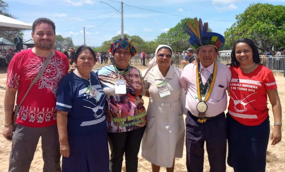 Daughter of the Immaculate Heart of Mary Sr. Catarina de Sousa de Oliveira (in red) works with Indigenous in the Amajari region of Roraima state in the Amazon forest. (Courtesy of Joana Ortiz)