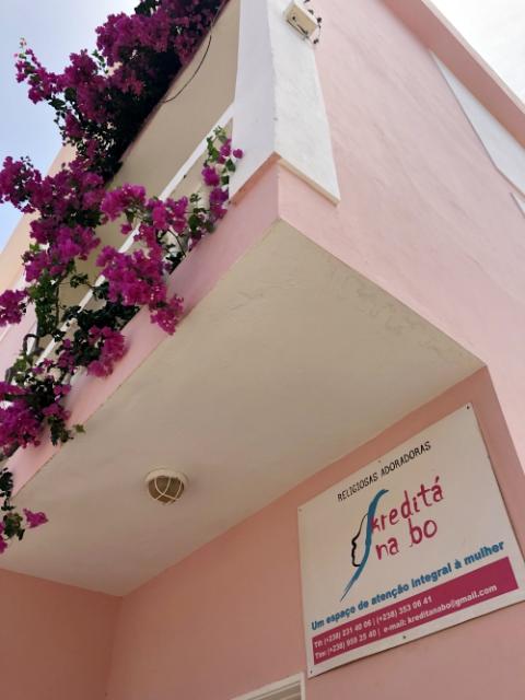 Kreditá na bo's pink building with beautiful flowers that the sisters maintain stands out in its Mindelo neighborhood in Cape Verde. (Dana Wachter)