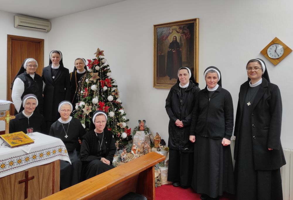 Sisters celebrate Christmas season with music, gifts and traditional ...