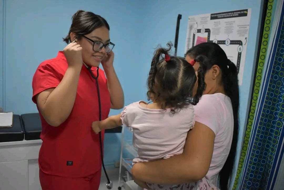 En Tapachula, Chiapas (México), Scalabrinianas Misión con Migrantes y Refugiados ofrece —gracias al trabajo en redes y las alianzas estratégicas— servicios médicos a quienes cruzan la frontera sur de este país. (Foto: cortesía SMR en Facebook)