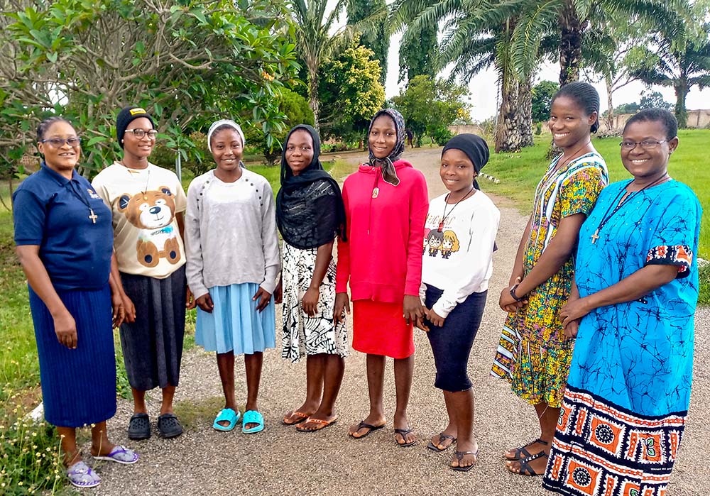 Notre Dame de Namur Srs. Augustina Onyebuchi (left) and MaryBernedette Eboh (right) with some aspirants after one of their seminars (Courtesy of Edith Eneh)