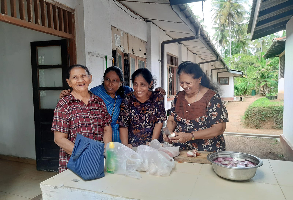 Lay Salvatorians prepare food for distribution at the cancer patients' hospital in Kurunegala, Sri Lanka. (Courtesy of Renuka Damayanthi)