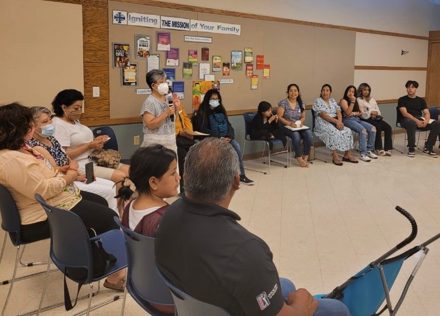 La Hna. Martha de la Torre Juárez dirige uno de los círculos de apoyo para mujeres de Ann Arbor, Michigan, Estados Unidos, durante el verano de 2022. (Foto: cortesía Hna. Martha de la Torre Juárez)