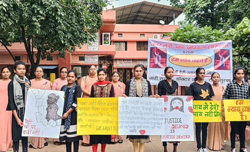 Apostolic Carmel nuns in Patna, the capital of the eastern Indian state of Bihar, join a silent march demanding equality and safety for women. They also expressed solidarity with the rape and murder victim in Kolkata, the capital of West Bengal state. (Courtesy of M. Rashmi)