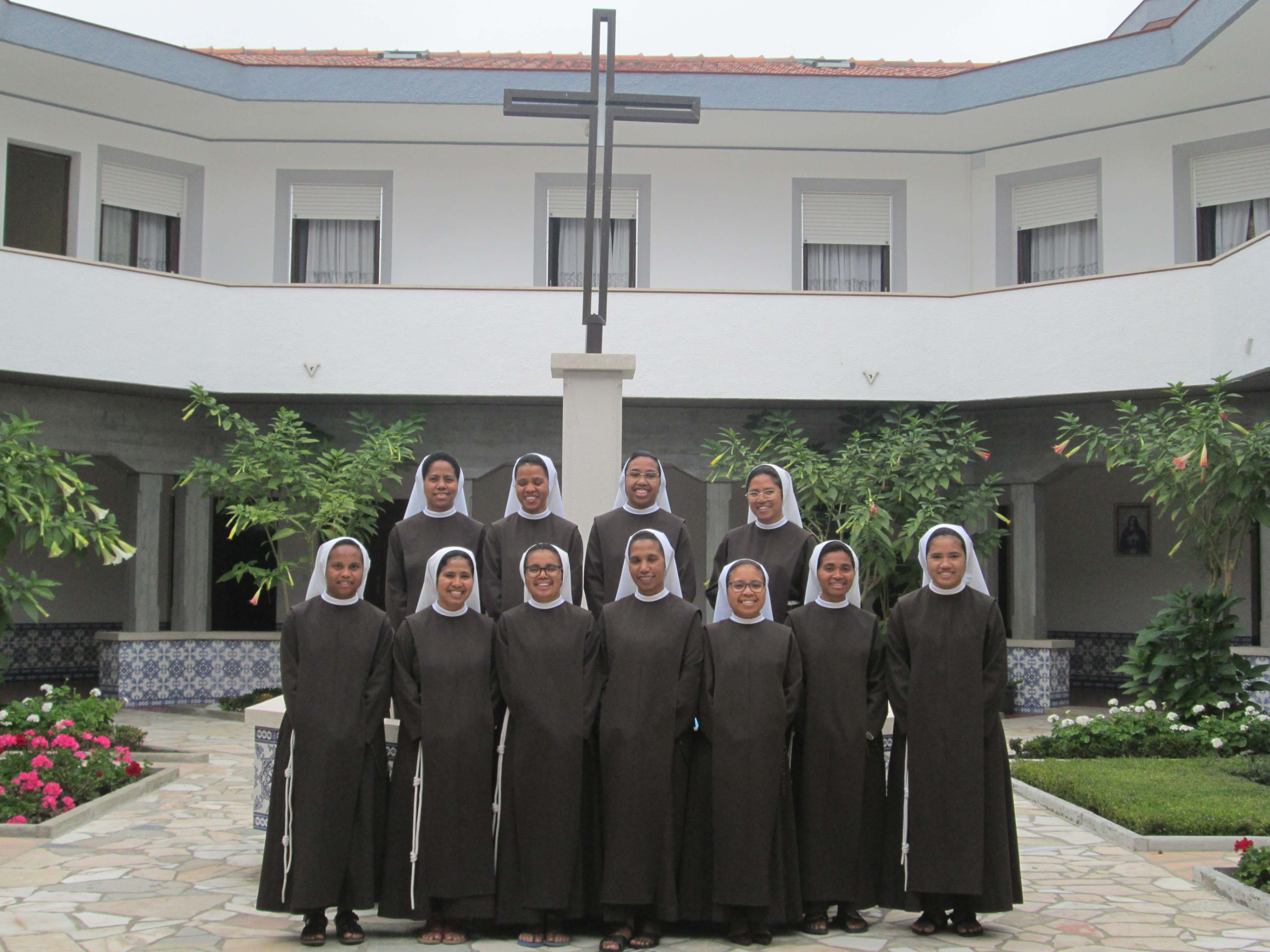 Las once jóvenes de diferentes regiones de Timor Oriental realizaron su formación en Portugal, en el Monasterio de Santa Clara, comunidad fundada en Monte Real en 1965 y que estableció el monasterio en 1972. (Foto: cortesía Monasterio de Santa Clara de Monte Real)