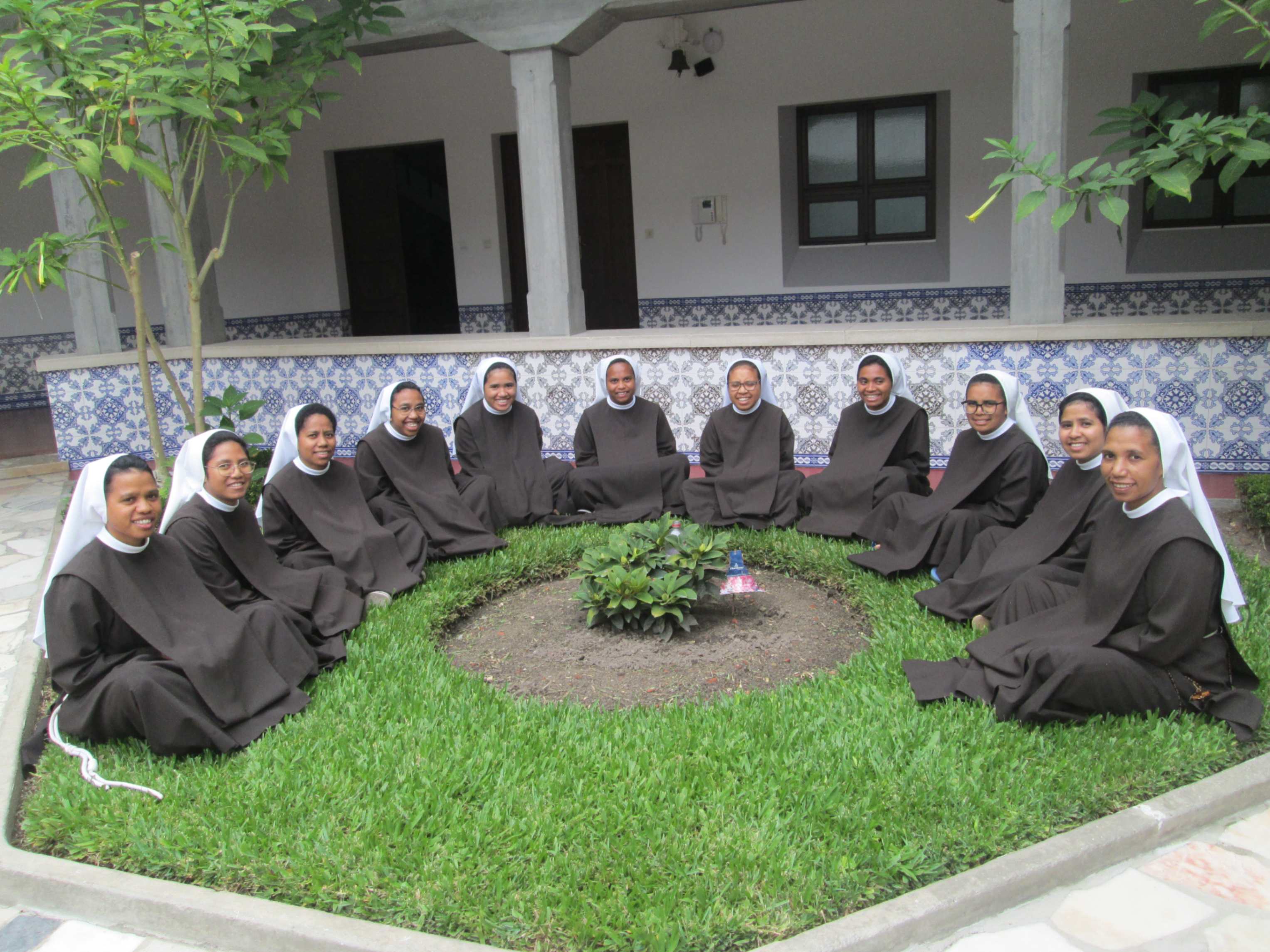 Tras su primera profesión religiosa, las hermanas regresarán pronto al Monasterio de Santa Clara de Tunubibi para ayudar a los niños de Timor Oriental. (Foto: cortesía Monasterio de Santa Clara de Monte Real)