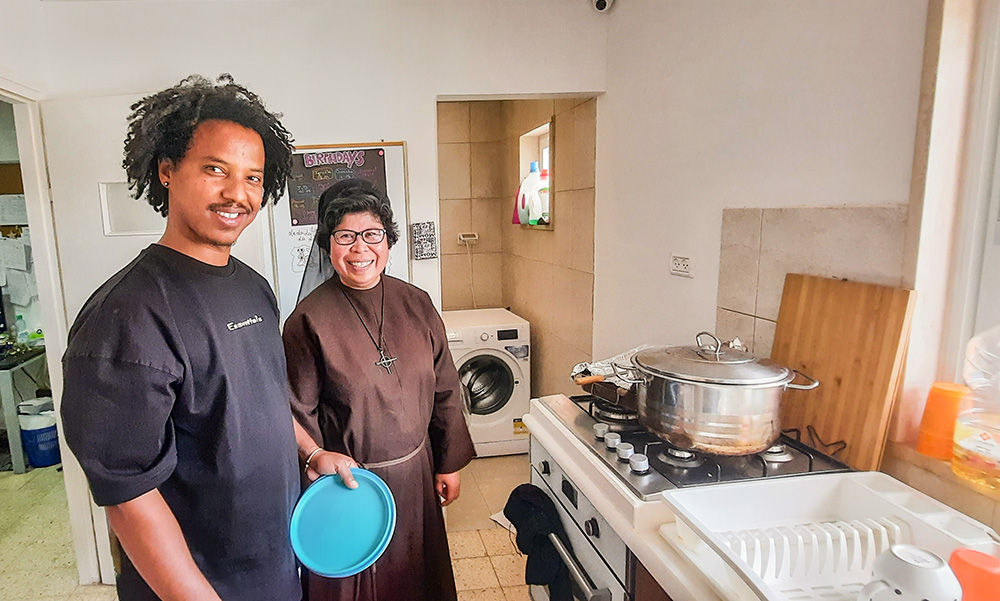 Sr. Maria David Magbanua and a volunteer who is a member of the Eritrean asylum-seeking community prepare lunch for children of St. Rachel Center day care. (Judith Sudilovsky)