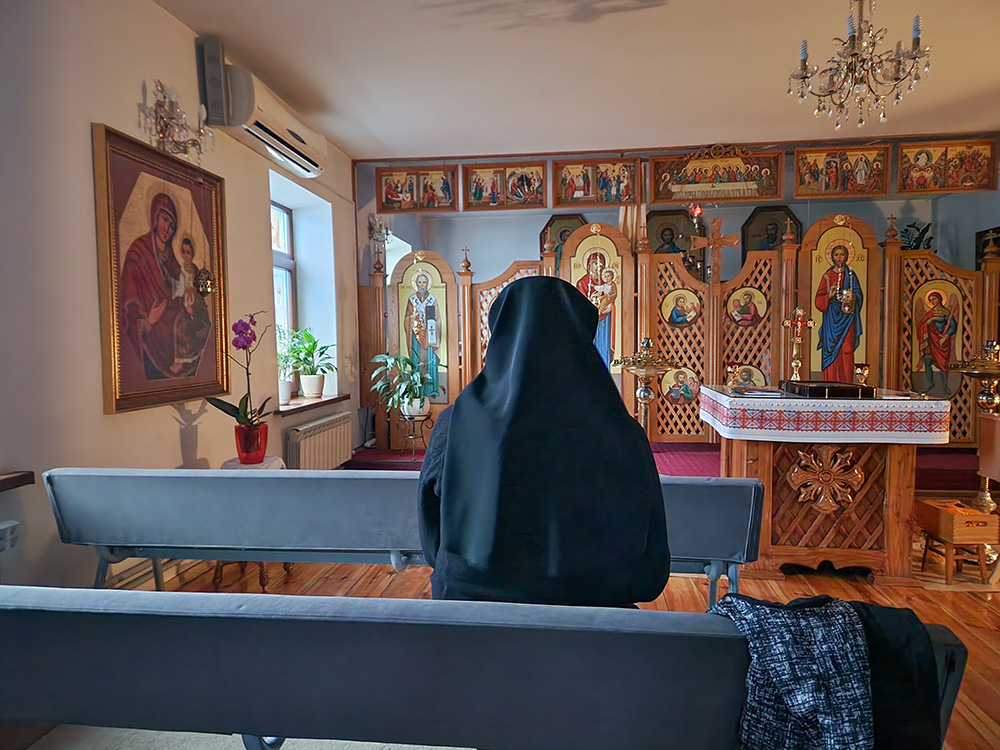 A member of the Order of St. Basil the Great prays in the small chapel of the convent in the eastern city of Zaporizhzhia, Ukraine. (GSR photo/Chris Herlinger)