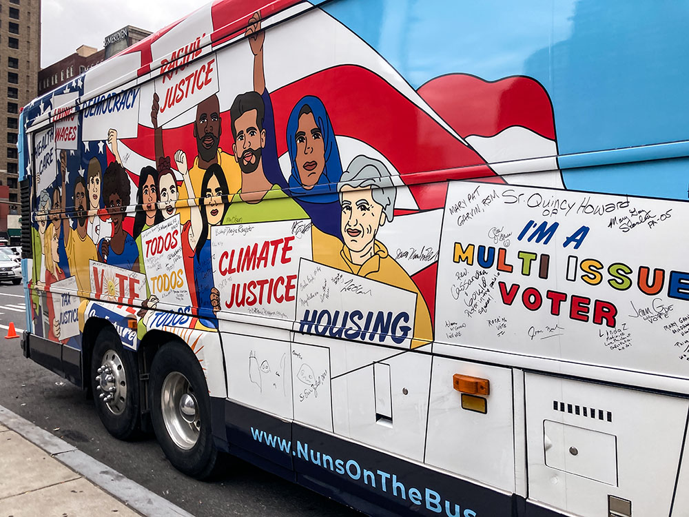 The Nuns on Bus and Friends tour highlights voter issues for this year's election. (GSR photo/Carol Zimmermann)