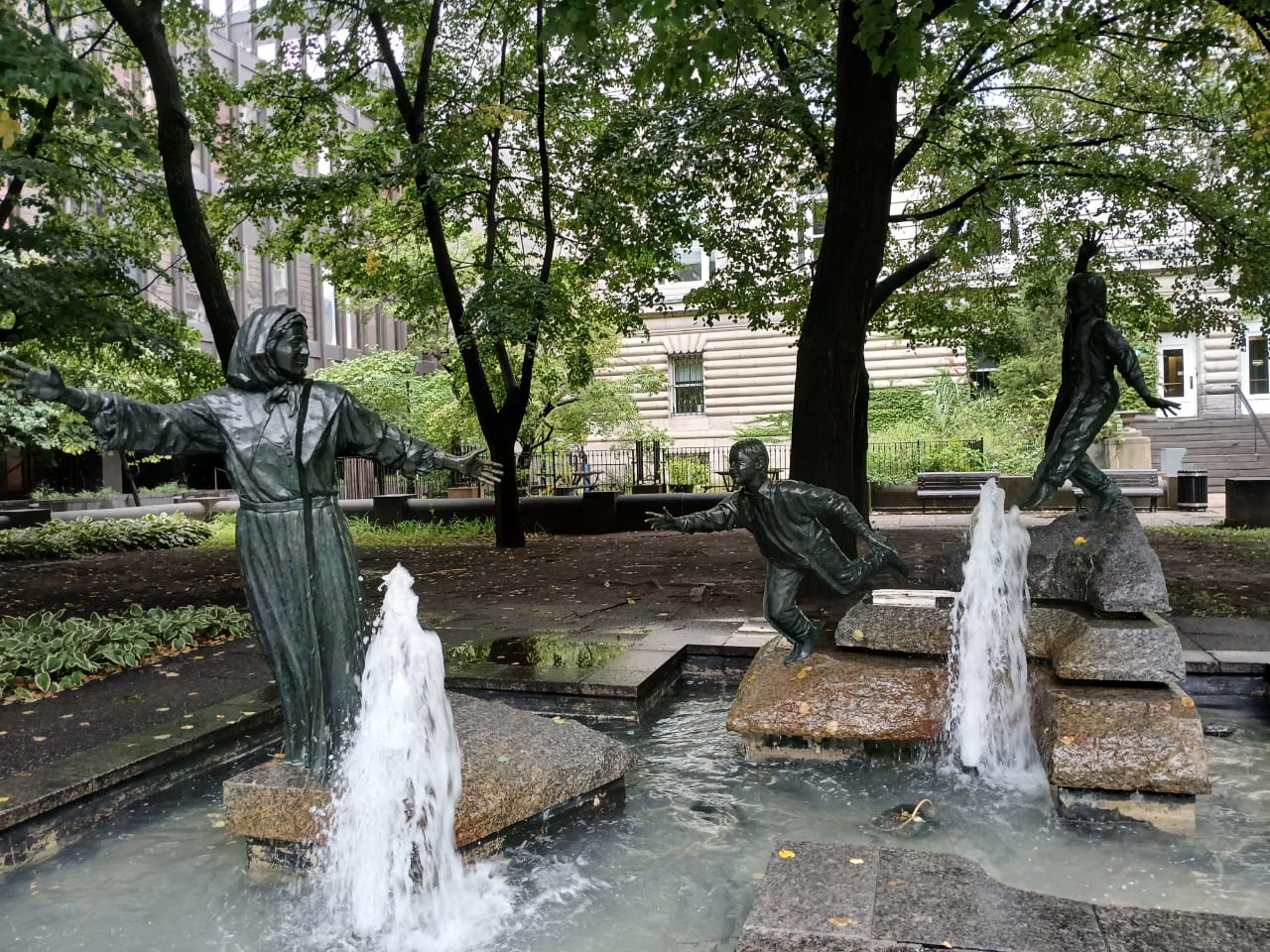 Escultura de santa Marguerite Bourgeoys en Montreal. (Foto: Sandra Sierra)