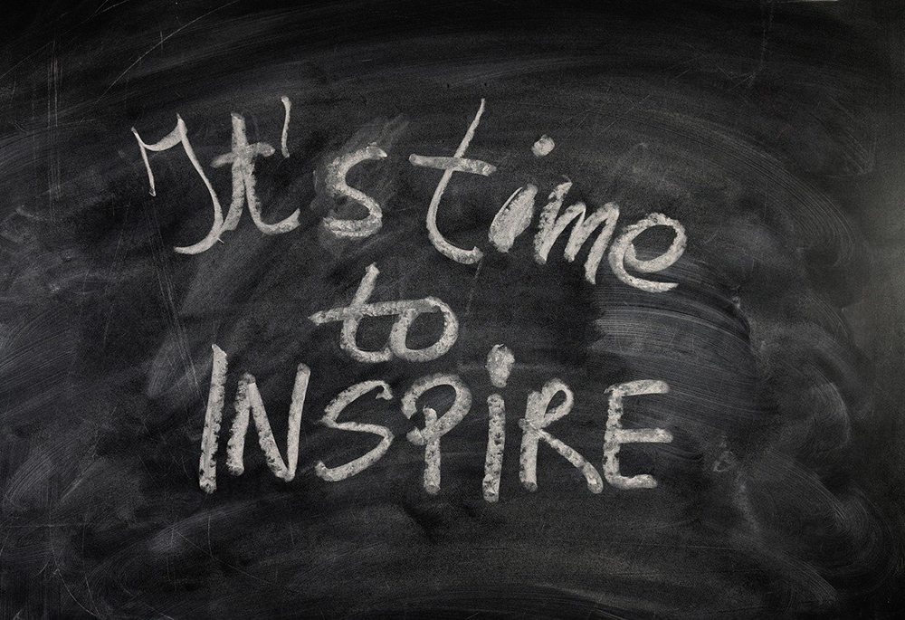 Illustration displays chalkboard with the message "It's time to inspire" (Pixabay/geralt)