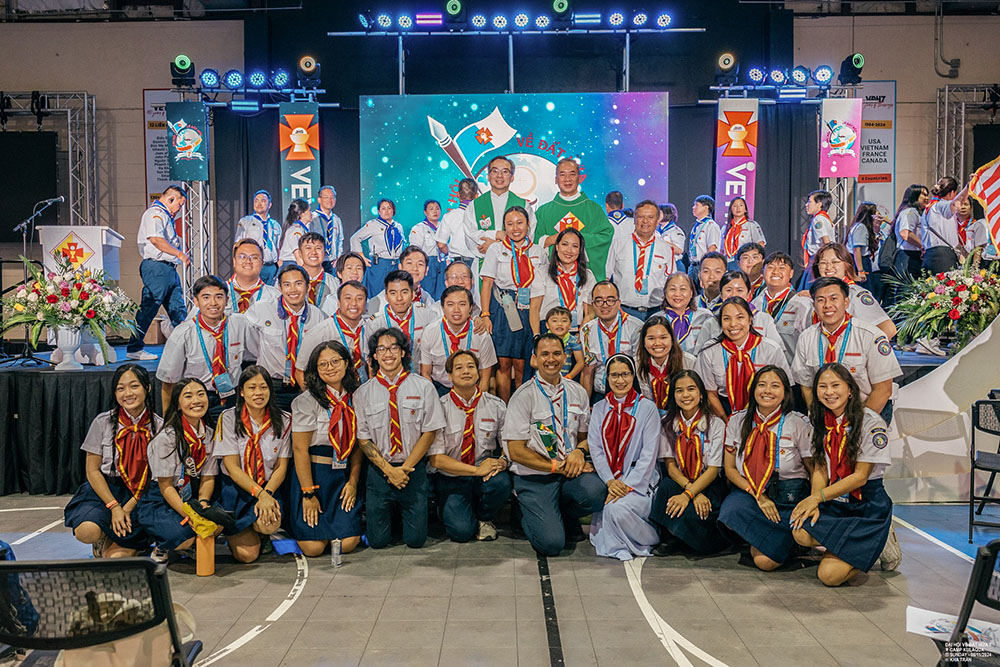 Dominican Sr. Maria Nguyen poses for a photo with her Atlanta parish's VEYM chapter, Đoàn Tôma Thiện. (VEYM Photography Team via Facebook)