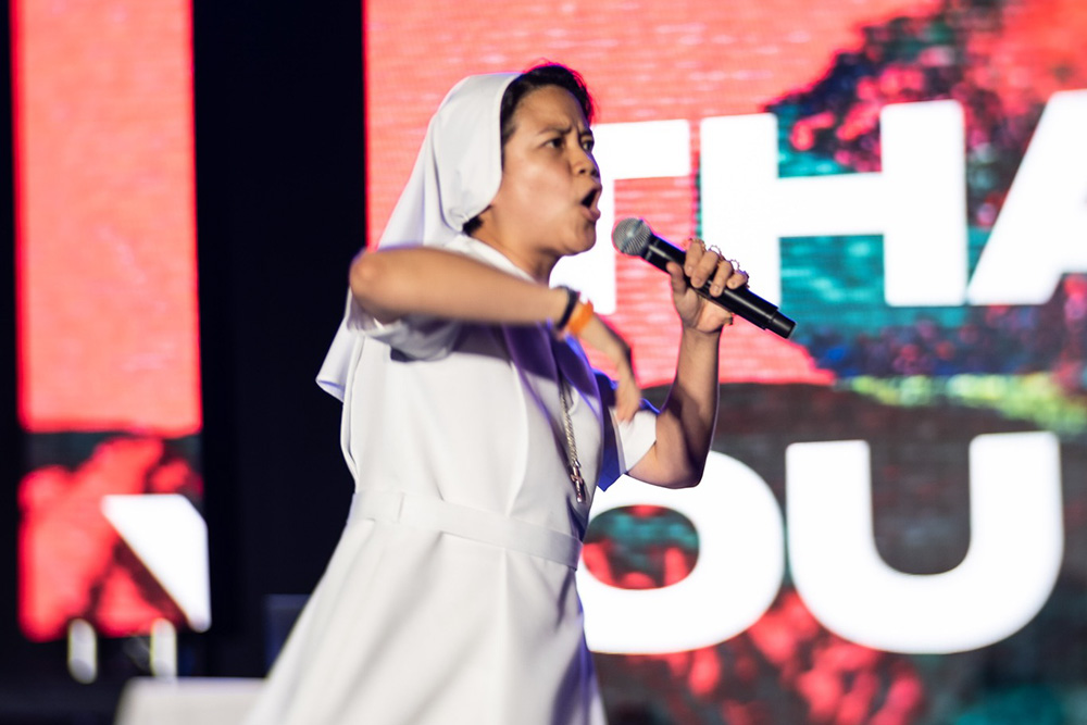 Salesian Sr. Elfie DelRosario hypes up the audience with her "Thank You, God" rap at the VEYM Convention. (VEYM Photography Team via Facebook)