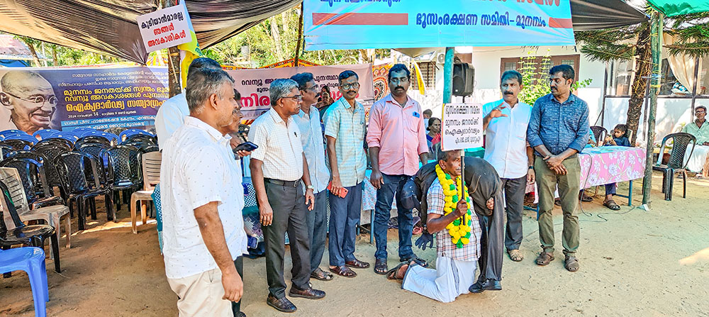 People from various parishes support the affected villagers by joining their hunger strike at the campus of the Velankanni Matha Church in Munambam, Kerala, India. (Thomas Scaria)