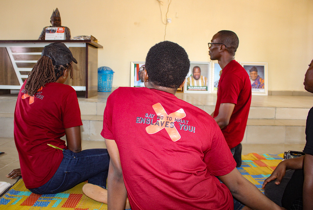 A team of volunteers working with the Dominican Sisters of St. Catherine of Siena visit the palace of the traditional leader of Shendam, Nigeria, in July to discuss teenage pregnancy and child marriage in the community. (GSR photo/Valentine Benjamin)