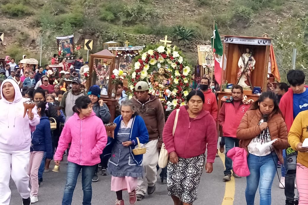 Las hermanas realizan trabajo de apoyo en la pastoral profética y litúrgica, además del acompañamiento en sacramentos y en la realización de las fiestas patronales, cuya carga de religiosidad popular se expresa a través de procesiones y otras manifestaciones culturales. (Foto: cortesía hermanas CCV).