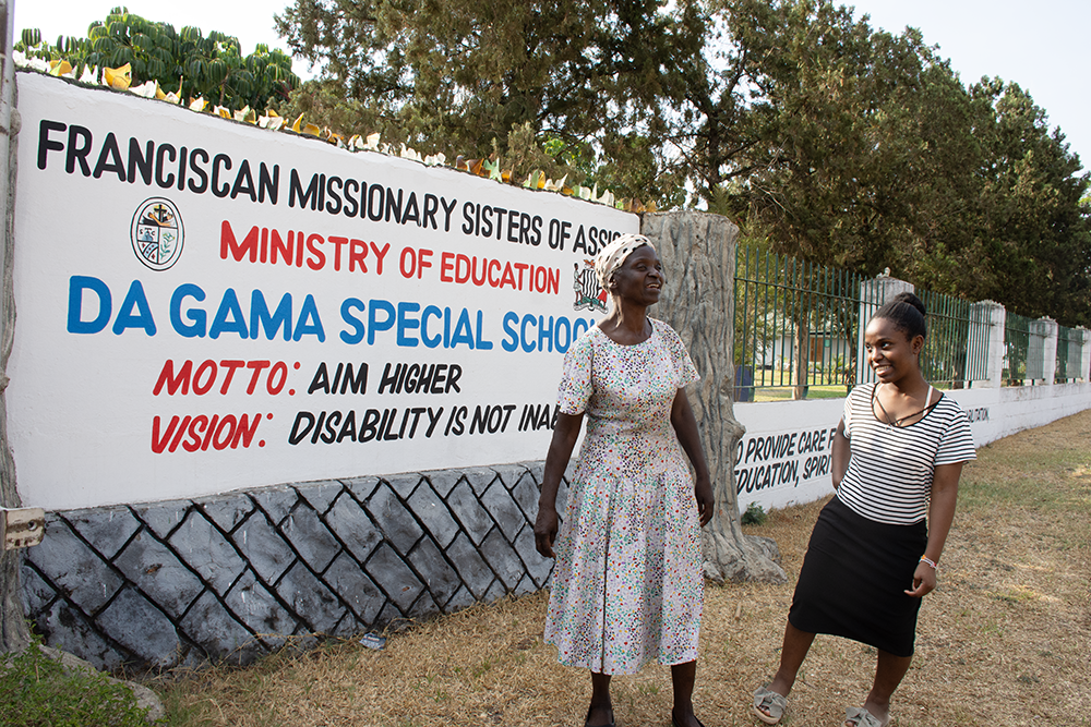 Roydah Namukolo and her daughter Sepo Namukolo arrive at Da Gama Special School. (GSR photo/Derrick Silimina)