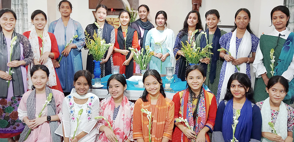 New students come to the Shantirani Hostel in Dhaka, Bangladesh. (GSR photo/Stephan Uttom Rozario)