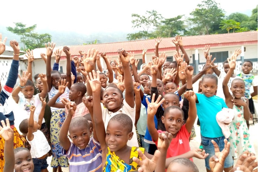 Desde 1909, las Misioneras de María Inmaculada se dedican a la educación de los niños pobres o huérfanos. La mayoría de los funcionarios de Guinea Ecuatorial en importantes cargos administrativos pasaron por sus aulas. Inclusive, las religiosas actuales, como la Hna. Magdalena Angona Edun, fueron educadas por otras religiosas de su misma congregación. (Foto: cortesía Hermanas Misioneras de María Inmaculada)