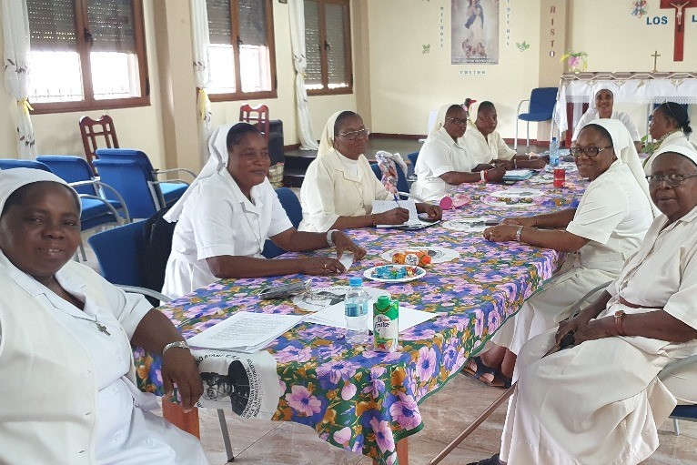 Las Hermanas Misioneras de María Inmaculada trabajan en Guinea Ecuatorial desde hace 115 años. En la actualidad desarrollan su ministerio en la educación y formación de jóvenes, en internados, en colegios, en el cuidado de huérfanos y de pobres no huérfanos, en las catequesis de iniciación cristiana y en la pastoral juvenil de grupos. (Foto: cortesía Hermanas Misioneras de María Inmaculada)