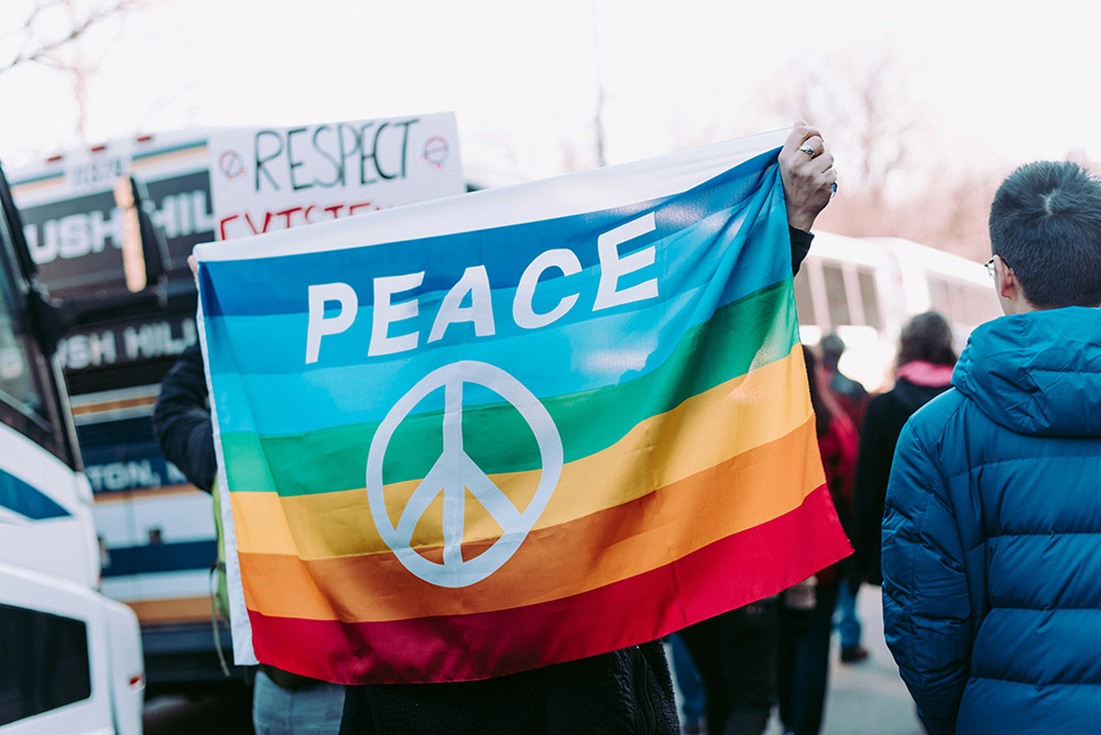 A flag denoting the word "Peace" (Unsplash/Alice Donovan Rouse)