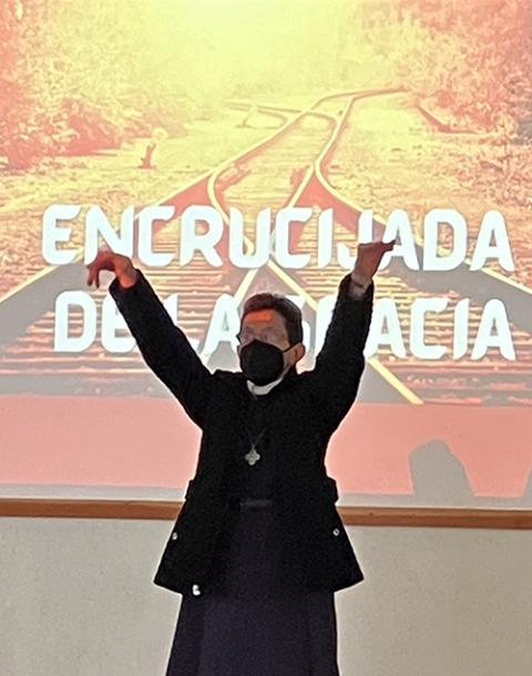 "Graced crossroads": Sr. Marta Lucía Tobón of the Guadalupan Missionaries of the Holy Spirit leads sisters in a group exercise. (Courtesy of Maria Elena Méndez Ochoa)