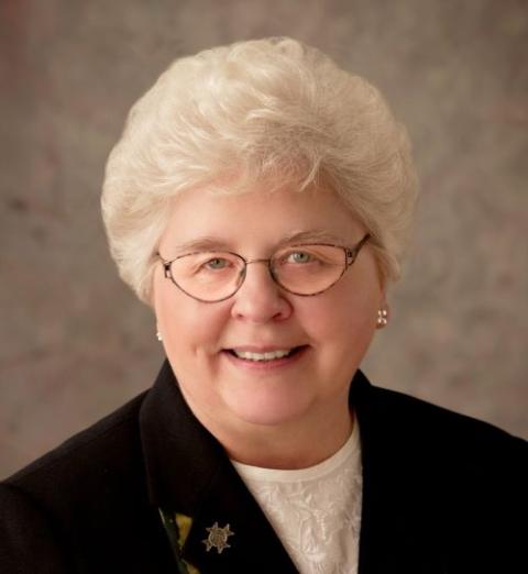 La Hna. Marlene Weisenbeck, de las Hermanas Franciscanas de la Adoración Perpetua, era presidenta electa de  LCWR cuando se lanzó la evaluación doctrinal. (Foto: CNS/cortesía LCWR) 