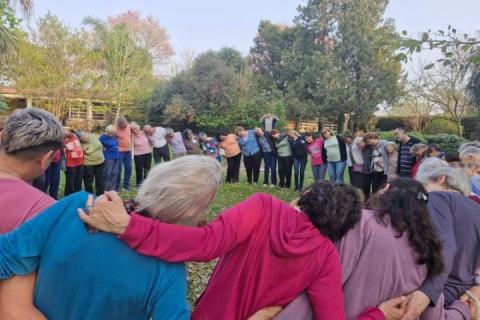 Encuentro de religiosas y laicos del Centro Compromiso con la Vida y Misión en Santa Fe, Argentina, en abril del 2024.  (Foto cortesía María E. González)