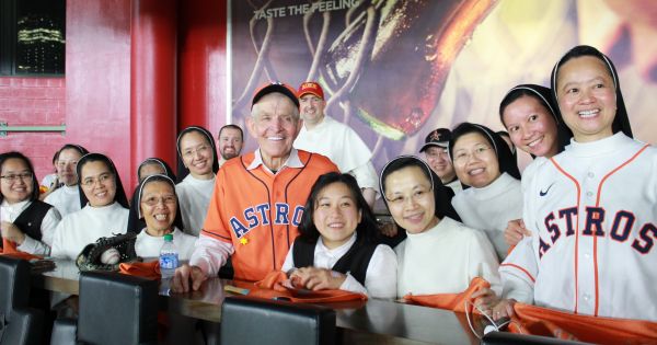 Mattress Mack' cheers on Astros at World Series in Washington, D.C.