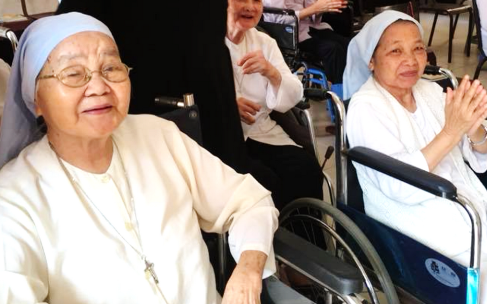 St. Paul de Chartres Srs. Benedictine Pham Dieu Canh, left, and Anna Nguyen Thi Tuy, right, who fled to southern Vietnam in 1954, are at a house for elderly nuns in Hue on July 8, 2024. (GSR photo)