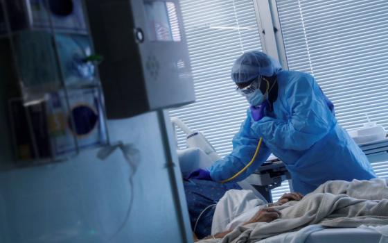 A registered nurse in Little Rock, Arkansas, checks on a COVID-19 patient at the University of Arkansas for Medical Sciences Aug. 16, 2021. (CNS/Reuters/Shannon Stapleton)